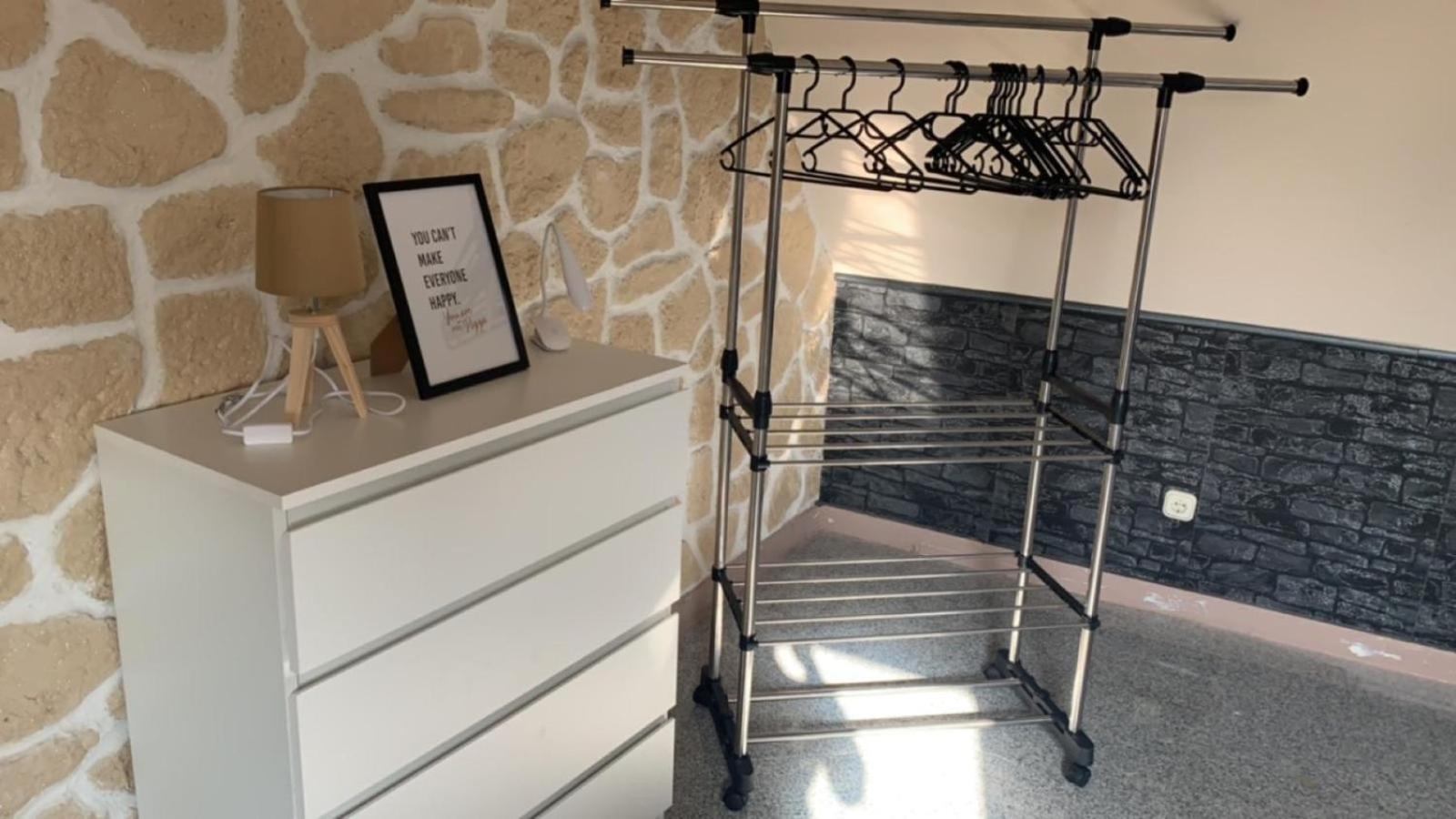 Enger Zimmer In Wohnung, Monteure, Zentral, מראה חיצוני תמונה