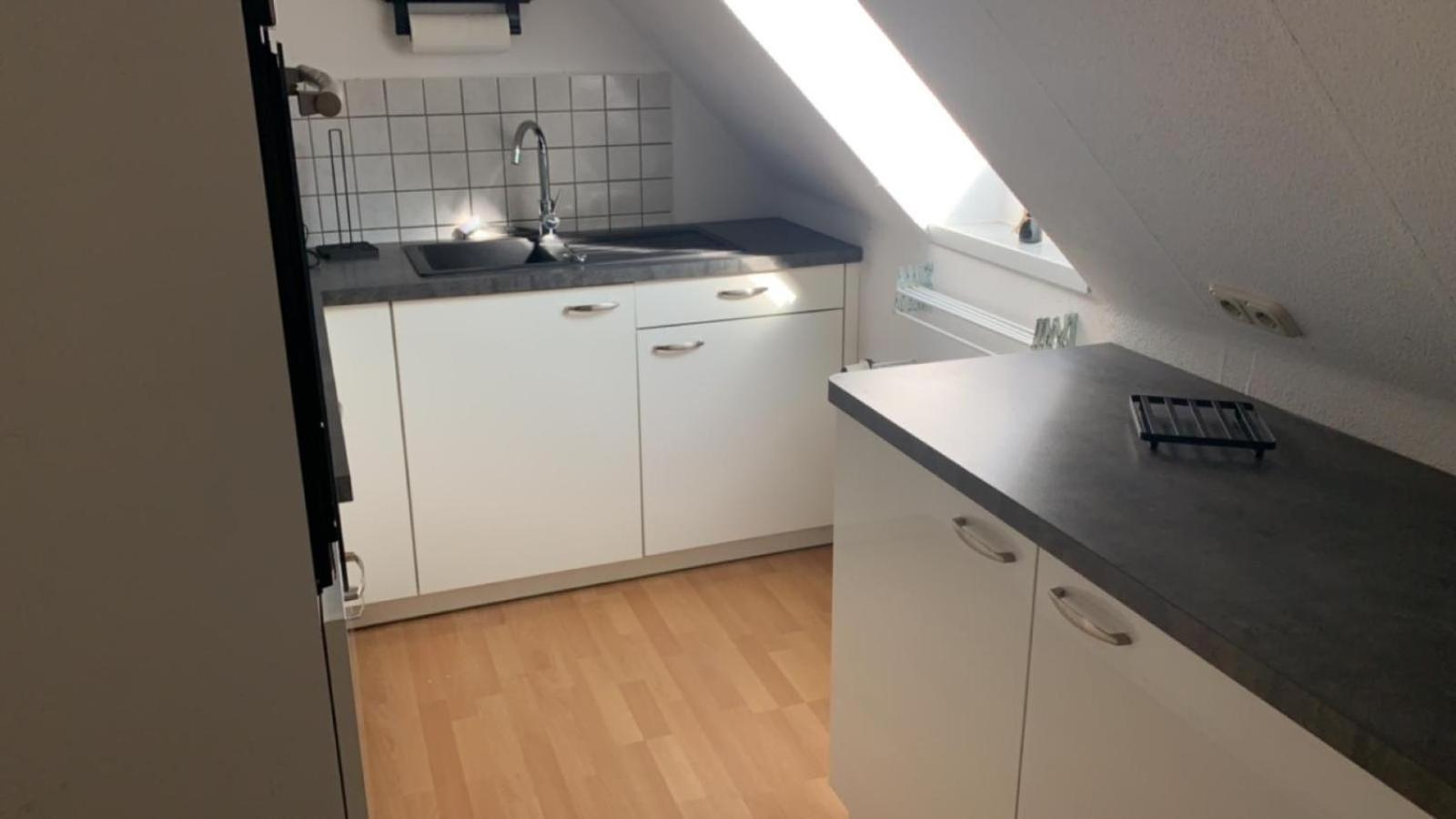 Enger Zimmer In Wohnung, Monteure, Zentral, מראה חיצוני תמונה