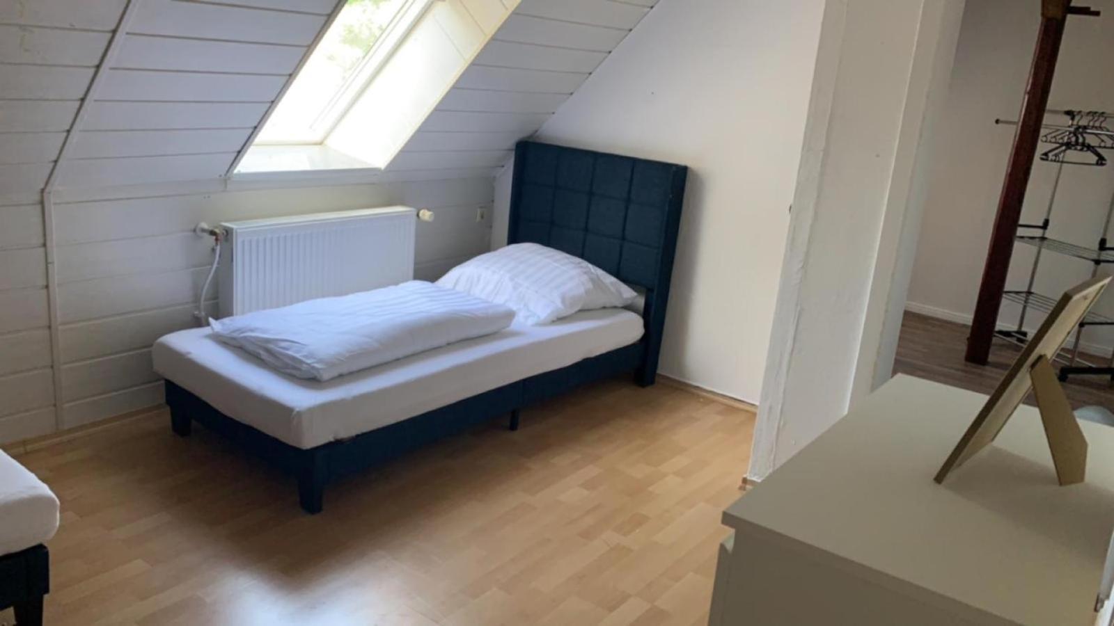 Enger Zimmer In Wohnung, Monteure, Zentral, מראה חיצוני תמונה