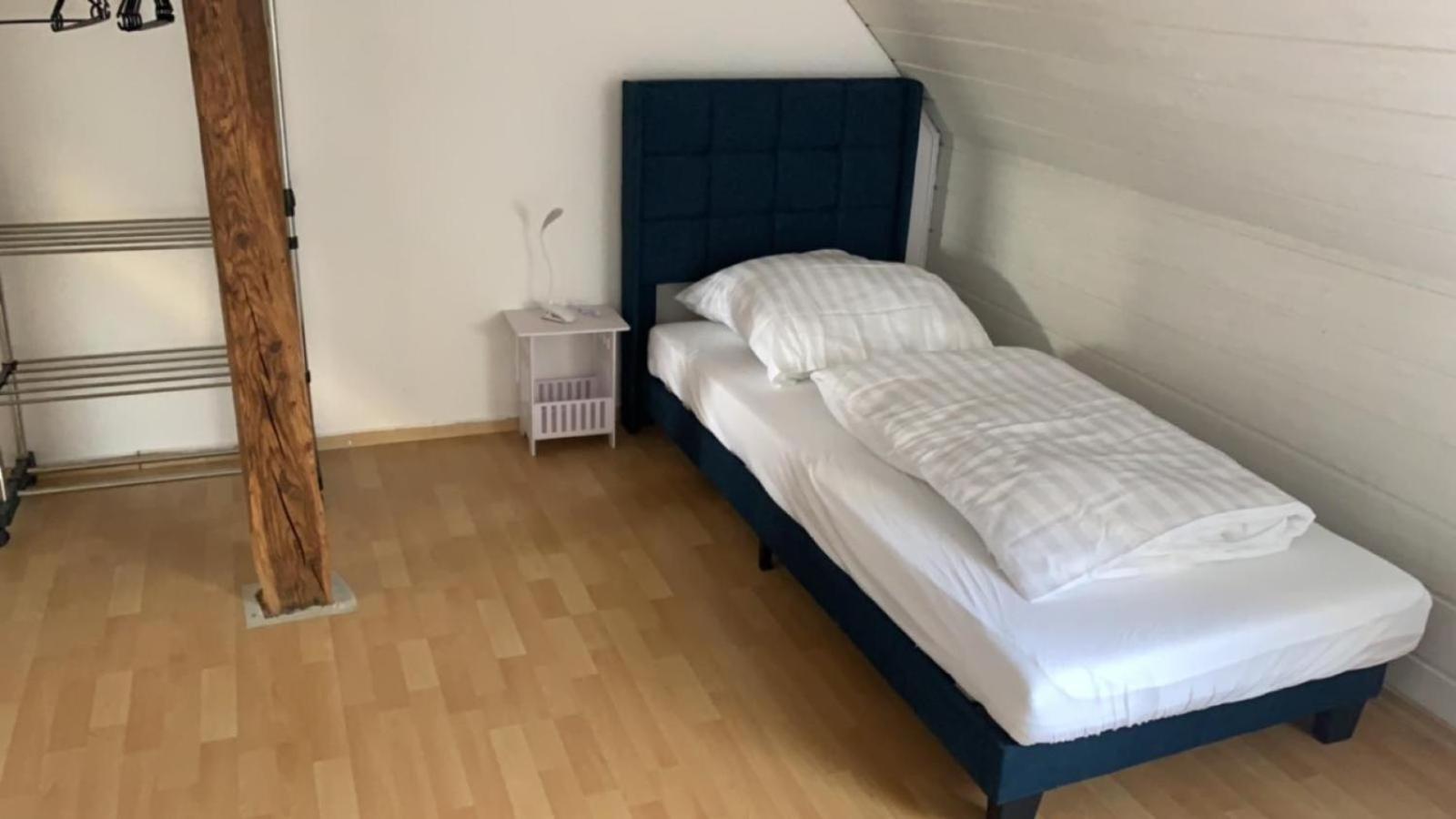 Enger Zimmer In Wohnung, Monteure, Zentral, מראה חיצוני תמונה