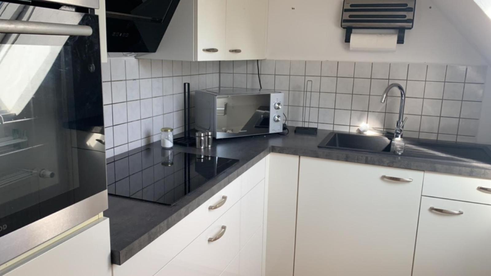 Enger Zimmer In Wohnung, Monteure, Zentral, מראה חיצוני תמונה